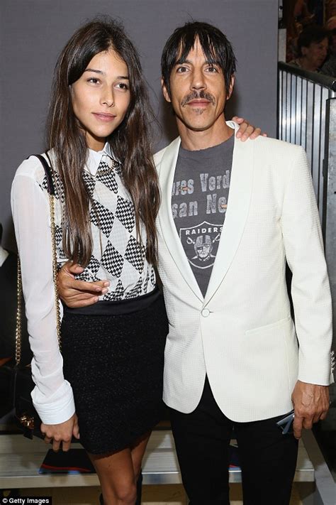 anthony kiedis novia.